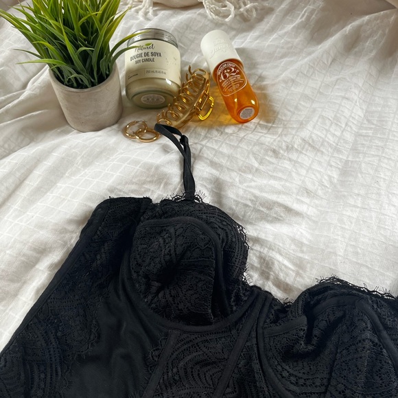 Lace Corset Top - Picture 2 of 4